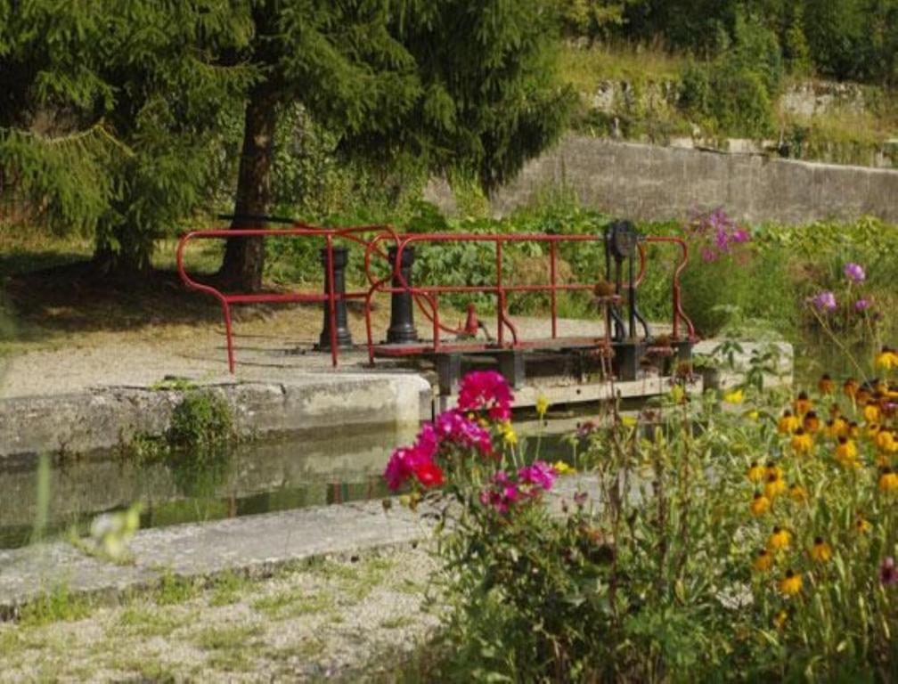 Le Clos Du Murier Chassignelles Exteriör bild